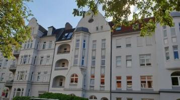 Kiel Nähe Blücherplatz: Großzügige Penthousewohnung in sanierter Altbauvilla