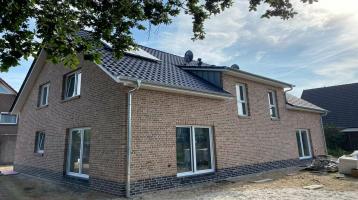 Zwei Doppelhaushälften-Zentrum Wardenburg-KFW 55 - je 395.000 €