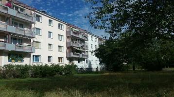 In die Zukunft investieren! 2 ZKB mit Balkon in Berlin-Plänterwald