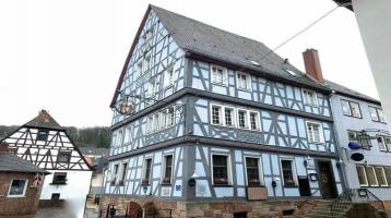 Historisches Fachwerkgebäude mit Gastronomie- und Hotelbetrieb im Zentrum Otterbergs