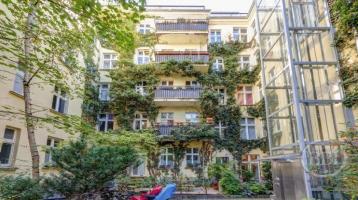 DESIRED LOCATION: BRIGHT OLD APARTMENT BUILDING WITH BALCONY AND POTENTIAL IN A QUIET LOCATION