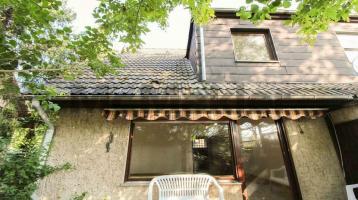 Charmantes Haus zum Ideen verwirklichen: Geräumige DHH mit Garten und Terrasse in Marienfelde