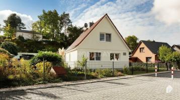 Einziehen und wohlfühlen – Ansprechendes Einfamilienhaus mit Garten, Garage und Keller