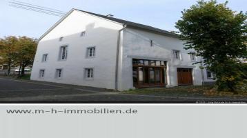 m-h-Immobilien: Altes Schulhaus im Ortskern | um 1800 erbaut | teilsaniert