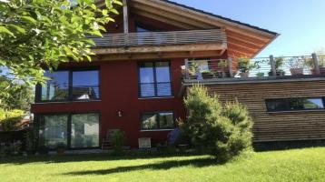 Raubling: Familiendomizil mit Bergblick, Garten, Dachterrasse und Balkon