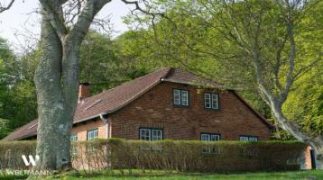 Haus mit über 1 km² Grundstück in Rheinnähe sucht einen neuen Besitzer.