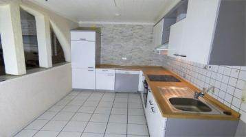 Kleines 4-Zimmer-Reihenhaus, 95 m² Wohnfläche, Einbauküche, PKW-Stellplatz