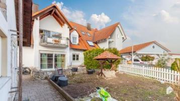 Großzügige Doppelhaushälfte mit 3 Wohneinheiten und Doppelgarage in Weisendorf