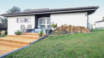Vielseitiges Traumhaus mit Panoramablick: Gehobenes Zweifamilienhaus in exklusiver Lage im Rheintal