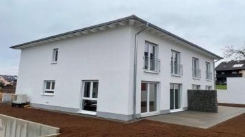 Sofort einziehen und staatliche Förderungen nutzen!!! - Neubau-Doppelhaushälfte in Steinfeld