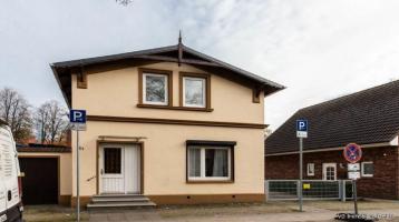Elmshorn - renovierungsbedürftiges Zweifamilienhaus mit Potential für Ihre Wohnideen!