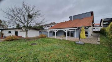 Provisionsfrei -Attraktives, familienfreundliches Einfamilienhaus mit angebauter Büroeinheit und idyllischem Garten in Heusweiler OT