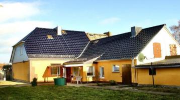 HORN IMMOBILIEN ++ Doppelhaushälfte bei Strasburg (Uckermark) mit einem großen Grundstück