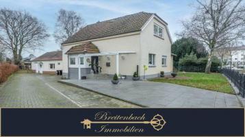 Bremen - Kirchhuchting Großzügiges Zweifamilienhaus mit Garten und Baugrundstück
