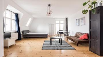 Individuelle Wohnträume verwirklichen: Altbau-Wohnung mit Balkon