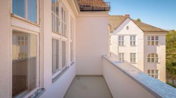Provisionsfrei: Altbauwohnung mit 2 Zimmern, großer Küche und Balkon