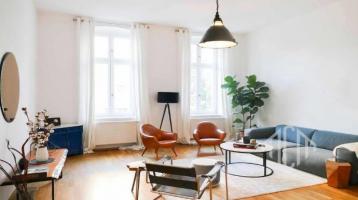 Exclusive "Altbau" apartment with a beautiful view of Friedrichstraße boulevard
