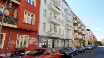 Vermietete 2-Zimmer-Altbauwohnung mit 2 Balkonen im Szene-Kiez nahe Boxhagener Platz