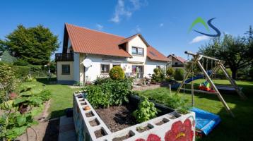 Gartenliebhaber aufgepasst - großzügiges Zweifamilienhaus in Alteglofsheim