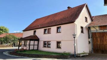 Geräumiges Stadthaus in Fladungen mit Scheune und Garage