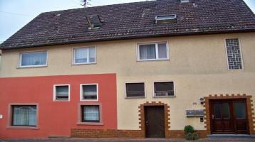Interessantes Zweifamilienhaus mit kleiner Gewerbeeinheit für Kapitalanleger in Hasloch