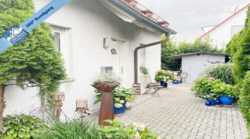 Wunderschöne Doppelhaushälfte mit Pool, Garten und Wohnmobil-/Carportstellplätzen in Cadolzburg