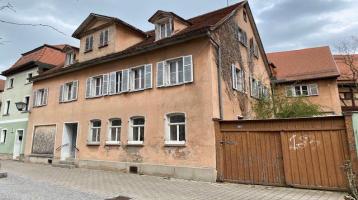 Sanierungsbedürftiges Herrenhaus in der Bad Windsheimer Innenstadt zu verkaufen! Denkmalschutz!