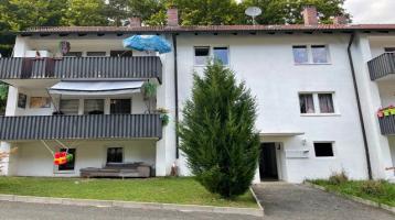 Gepflegtes Mehrfamilienhaus mit ca. 259 qm Wohnfläche in sehr ruhiger Hanglage von Gößweinstein mit 2 Garagen