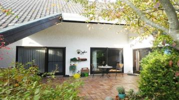Bezauberndes, gepflegtes Einfamilienhaus mit herrlich eingewachsenen Garten in ruhigem Wohngebiet in Roth / OT.