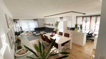 Neuwertige, sehr helle Wohnung mit 4,5 Zimmern sowie Balkon und EBK in Möglingen