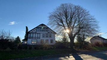 Villa mit großzügigem und teilbarem Grundstück in Boffzen!